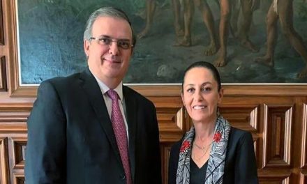 Claudia Sheinbaum celebra que Marcelo Ebrard se quede en Morena