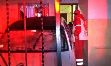 Taxistas agreden y roban en su domicilio en Saltillo