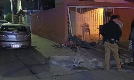 Termina chocando contra vivienda en Saltillo