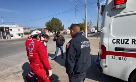 Conduce su bicicleta en estado inconveniente y cae para terminar con una lesión en su cabeza en Saltillo