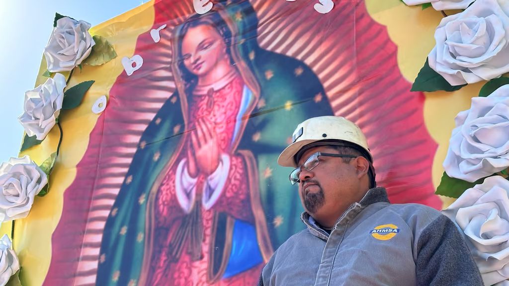 Monclovenses piden a la Virgen por AHMSA