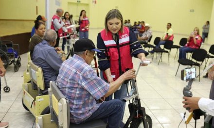 Recibe DIF Acuña aparatos para discapacitados