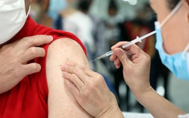 Llaman a vacunarse contra el COVID-19 y la influenza en Acuña