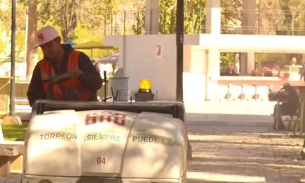 Brindan mantenimiento a Plaza de Armas y Alameda en Torreón