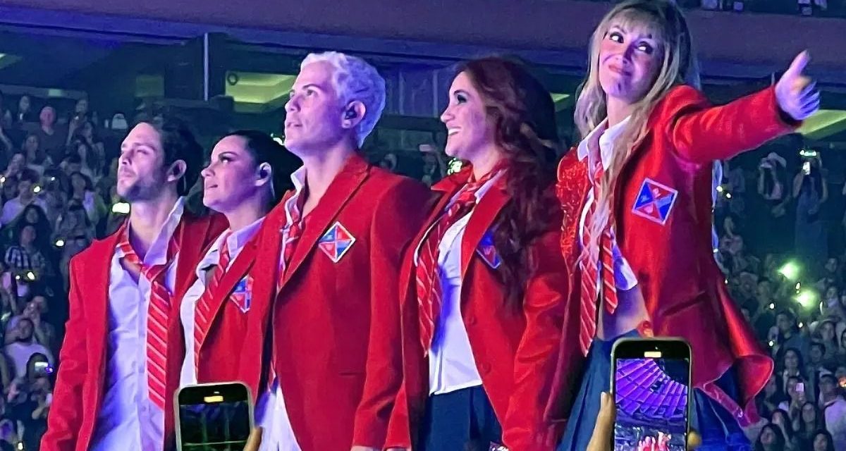 Poncho Herrera felicita a RBD tras cierre de gira en Estadio Azteca