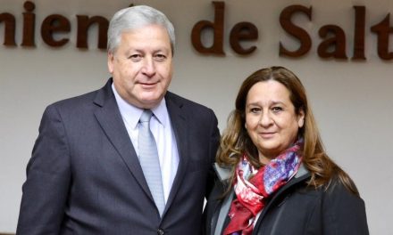 Desea Chema Fraustro felices fiestas a los saltillenses