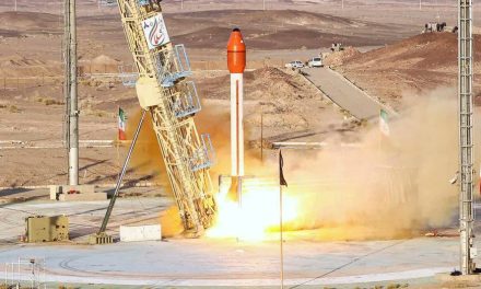 Irán pone en órbita cápsula con animales como preparación para misiones tripuladas