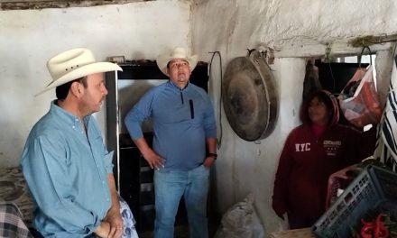 Alcalde de Parras continúa atendiendo las necesidades de los ejidos