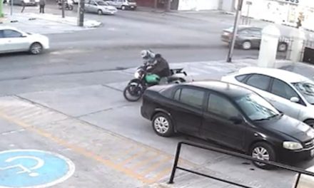 Amantes de lo ajeno se llevan motocicleta en el centro de Saltillo