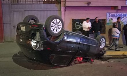 Ebrio vuelca y se da a la fuga en Saltillo