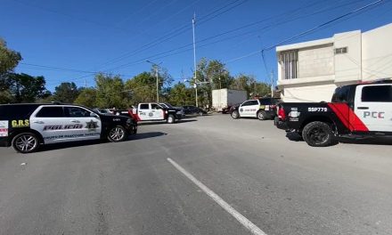 Encuentran a hombre sin vida tendido sobre la banqueta al norte de Saltillo