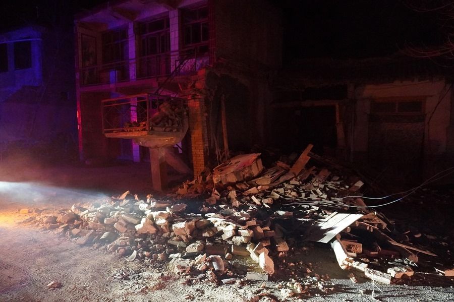 Fuerte terremoto en el noroeste de China deja 127 muertos y más de 700 heridos