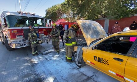 Corto circuito causa incendio en un vehículo en Saltillo