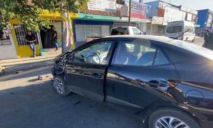 Destruye su auto en Saltillo