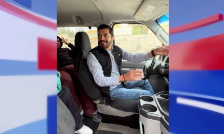 Entrega Ramiro Durán unidad de transporte escolar para las comunidades rurales en Arteaga