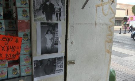 Exhiben a farderas y farderos de tiendas del centro de Saltillo