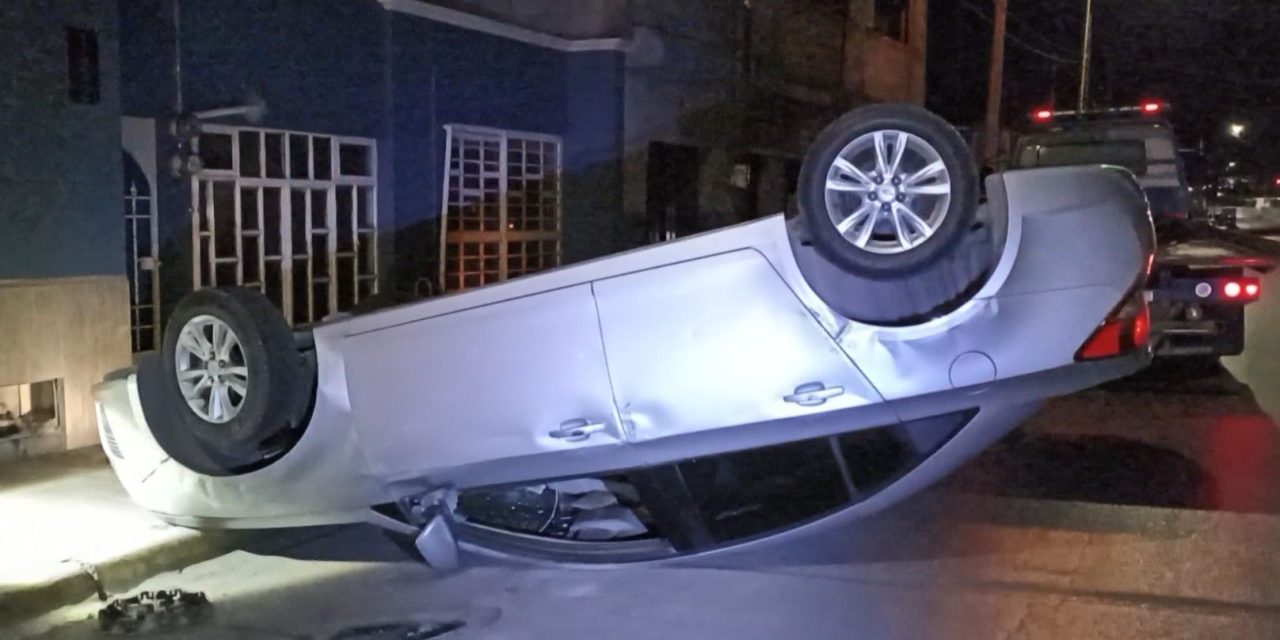 Hombre acabó volcando tras dormitar en Saltillo