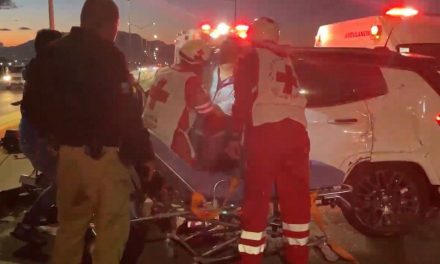 Fuerte accidente deja 3 lesionados en Saltillo