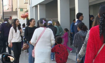Inician las compras de última hora en Saltillo
