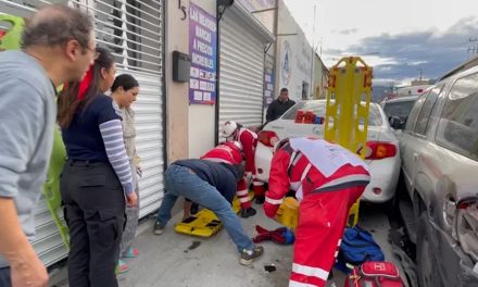 Madre e hija son atropelladas en aparatoso accidente en Saltillo