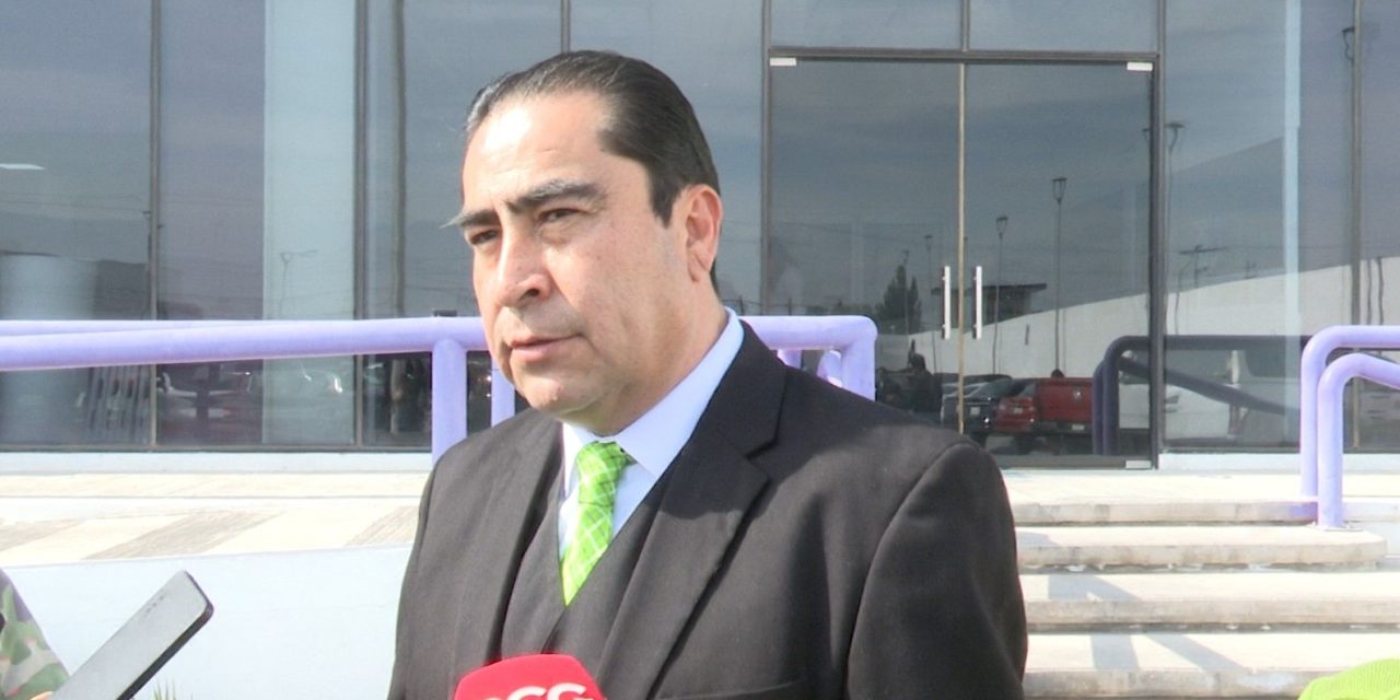 Eduardo Pacheco mantiene postura de rechazo a nuevos libros de texto
