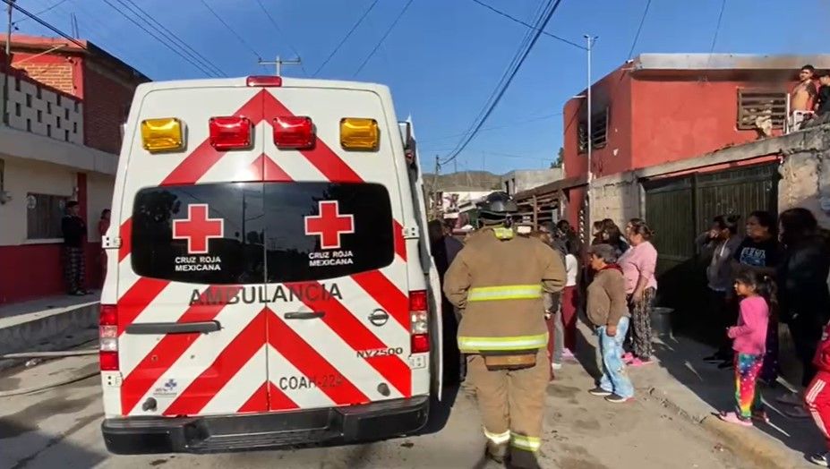 Tres menores resultan intoxicados tras incendio en Saltillo