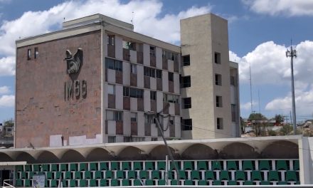 Muere trabajador tras explotarle llanta de tráiler en Monclova