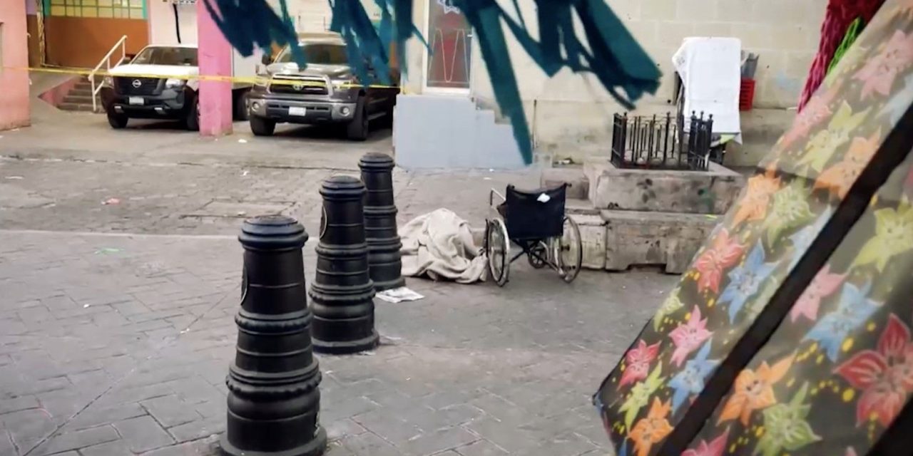 Muere mujer en situación de calle en vía pública en el centro de Saltillo