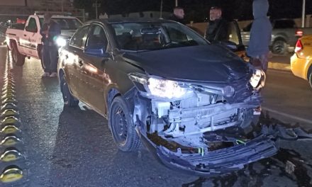 No frena a tiempo y choca por alcance en Saltillo