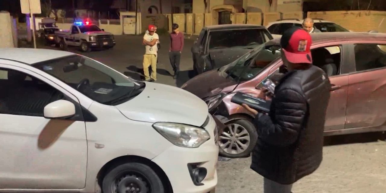 Se pasa alto y provoca doble accidente en Saltillo