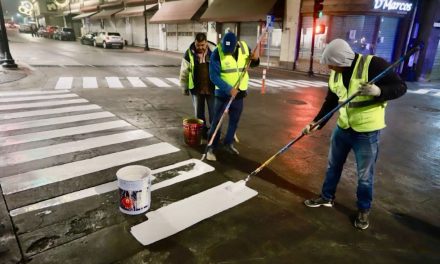 Pintan líneas peatonales en cruces del Centro Histórico de Saltillo