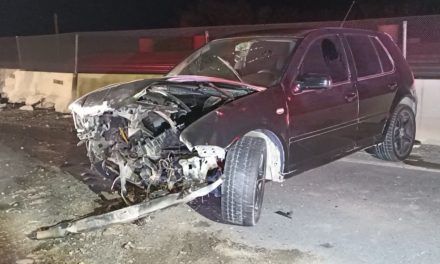 Hombre se accidenta en carretera y se lo llevan a hospital