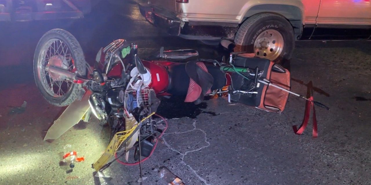 Se pasa el rojo y provoca accidente en Saltillo