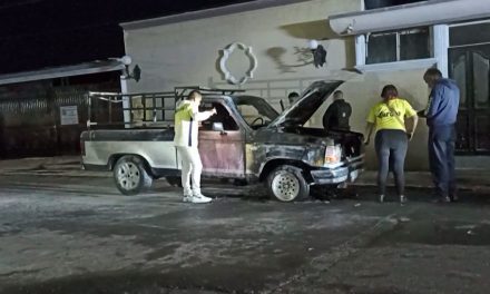 Arde camioneta en Saltillo mientras su dueño festejaba el título del América