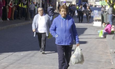 Se preparan para la cena de Año Nuevo en Saltillo
