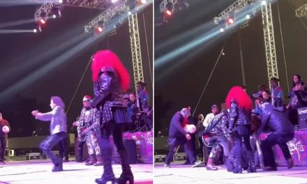 Álex Lora, líder de El Tri, sufre caída en concierto