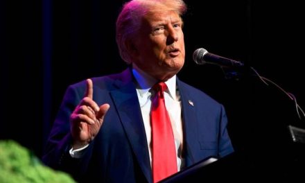 En California buscan que se remueva a Donald Trump en la boleta de las elecciones