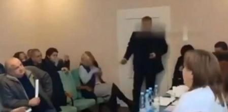 Concejal ucraniano detona un par de granadas en el ayuntamiento