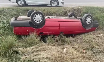 Vuelca por conducir a exceso de velocidad en Saltillo
