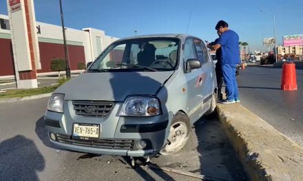 Hombre vuelca tras quedarse dormido en Saltillo