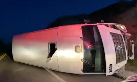 Vuelcan en la carretera a Monclova