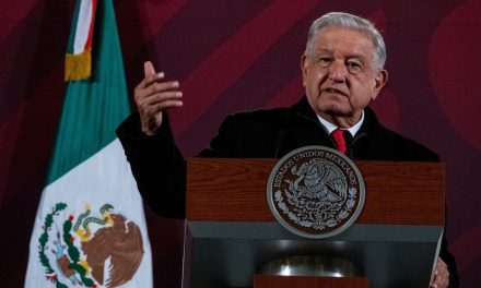AMLO rechaza desabasto en Megafarmacia