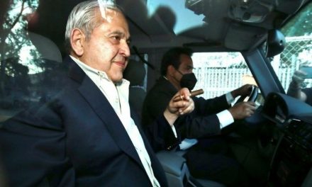 Instan a Ancira a saldar deudas con AHMSA o negociar con el gobierno