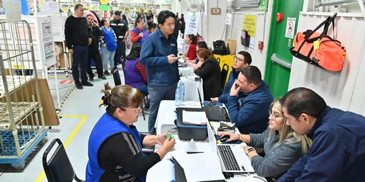 Acuña ofrece garantías a inversionistas