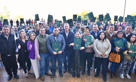 Entregan escrituras a familias de Torreón