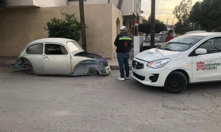 Retiran autos chatarra de la ciudad