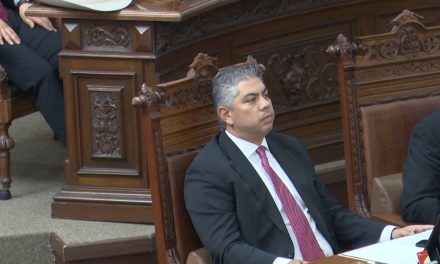 Falta Alfredo Paredes a sesión de Congreso