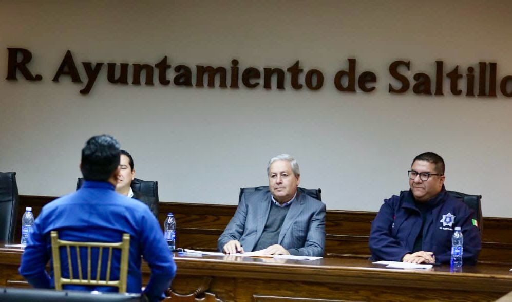 Revisa Chema Fraustro proceso de ascenso de bomberos