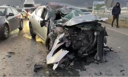 Trailero comete imprudencia y provoca accidente en el libramiento Flores Tapia