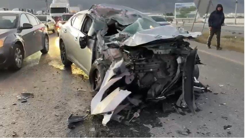 Trailero comete imprudencia y provoca accidente en el libramiento Flores Tapia